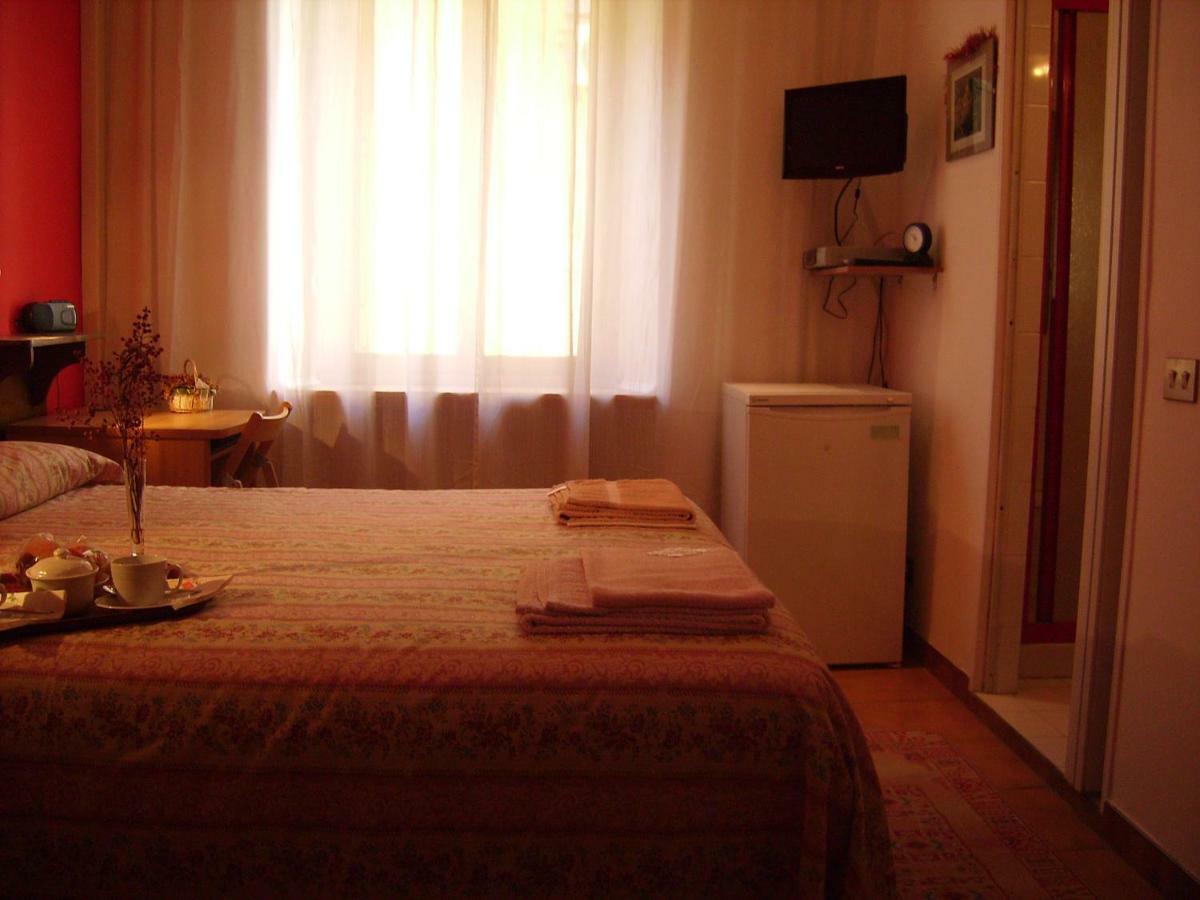 B&B Vaticanrooms ローマ エクステリア 写真