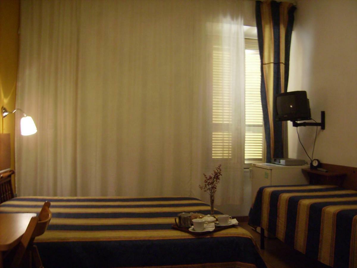 B&B Vaticanrooms ローマ エクステリア 写真